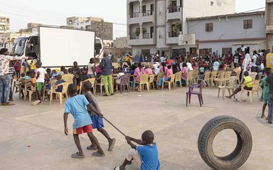 Dove vedere in streaming "Allacciate le cinture” per prepararsi alla prima visione tv di "Io Capitano"