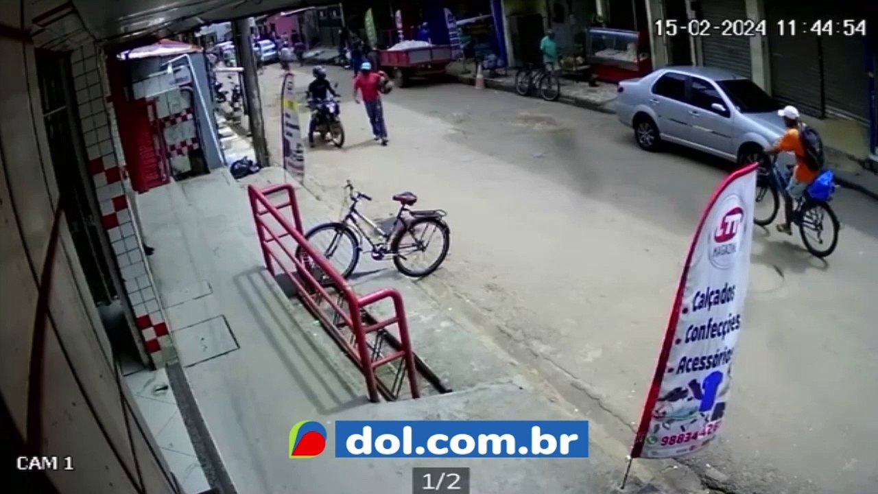 b'Imagens do roubo de uma loja'