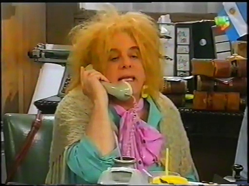 GASALLA - FLORA LA EMPLEADA PUBLICA - SERVICIO DE MENSAJERÍA