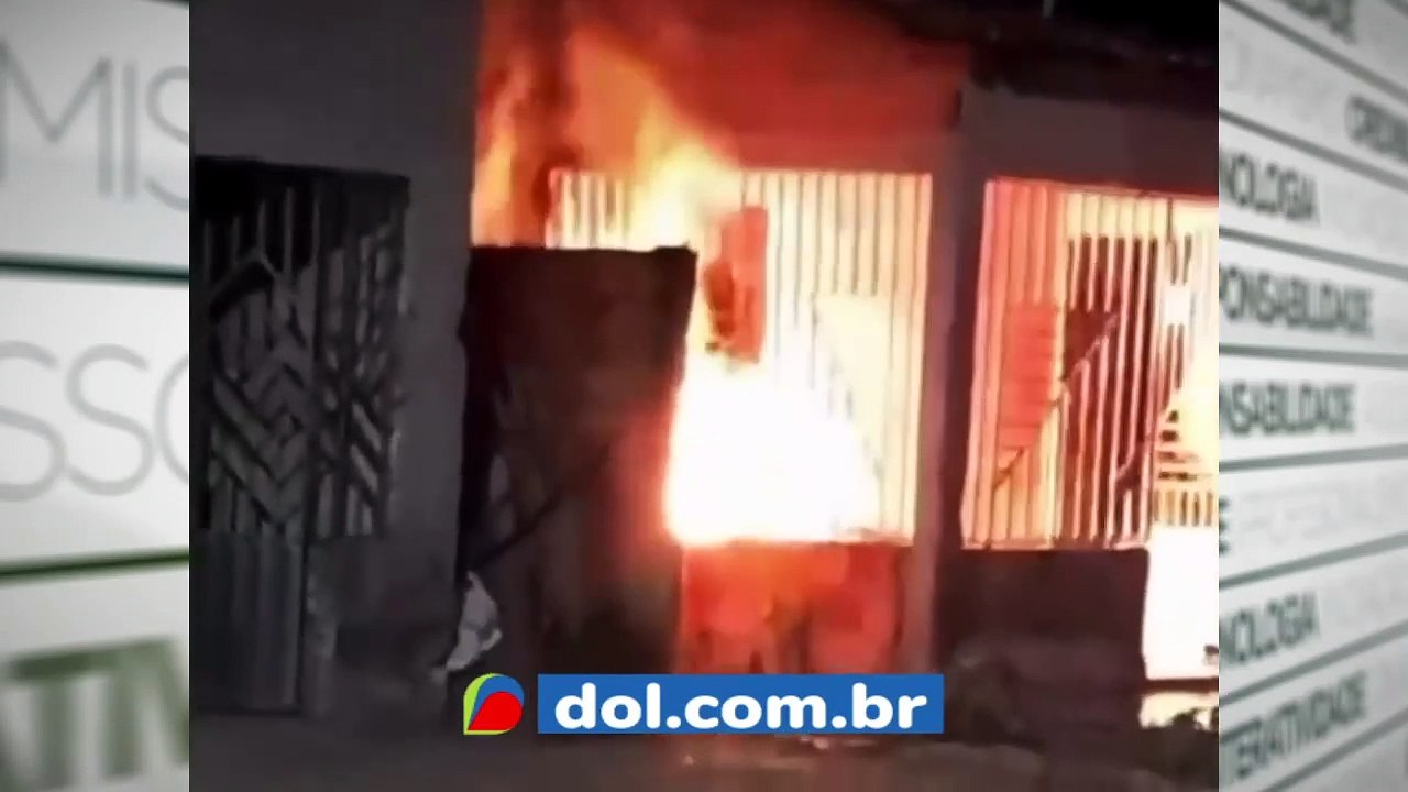 b'Casa pegou fogo na noite desta quinta-feira 4 em So Miguel do Guama1'