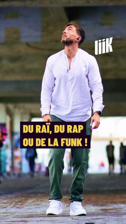Kamel yeux bleus à la danse dans la peau.