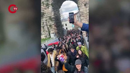 Beyazıt'ta İmamoğlu protestosu: Üniversiteliler Saraçhane'ye yürüyor!