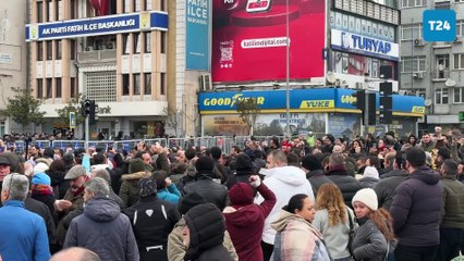 Vatandaşlar, İmamoğlu'na destek vermek için Vatan Caddesi'nde toplandı