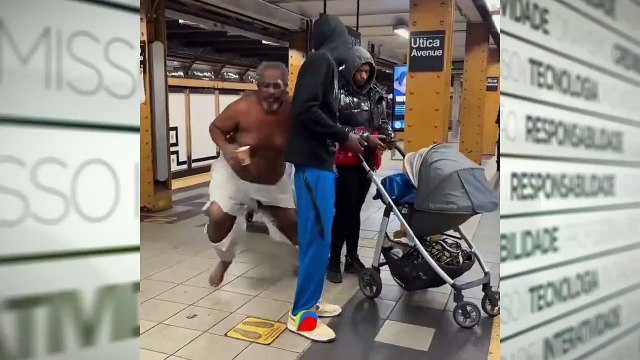 b'Morador de rua assaltou um homem e logo em seguida a9 pego pelo Homem-Aranha'