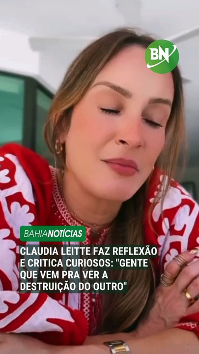 Claudia Leitte faz reflexão e critica curiosos: "Gente que vem pra ver a destruição do outro"