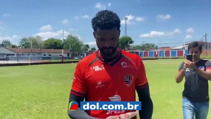 b'Goleiro Felipe se apresenta ao Santa Rosa'