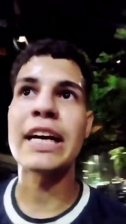 b'torcedor revoltado em Recife'