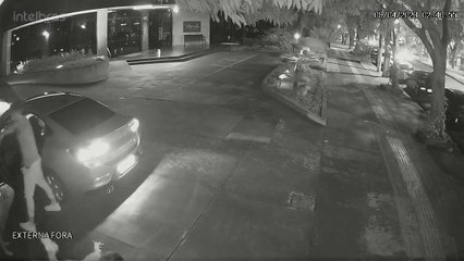 b'Homem agride jovem em estacionamento de residencial'