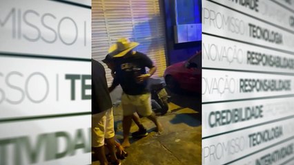 b'Mulheres so atingidas com facao em frente a casa noturna em Maraba1'