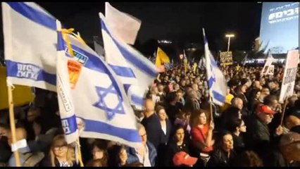 I manifestanti anti-Netanyahu chiedono di riportare a casa ostaggi