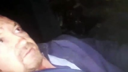 b'Caminhoneiro atingido por deslizamento grava vaddeo na espera do socorro'