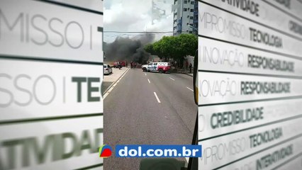 b'Manifestantes ateiam fogo na pista da Amirante Barroso'