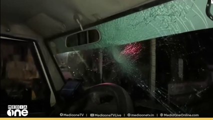 അരീക്കോട് മയക്കുമരുന്ന് ലഹരിയിൽ യുവാവിന്റെ പരാക്രമം, പൊലീസ് ജീപ്പിന്‍റെ ചില്ല് തകർത്തു