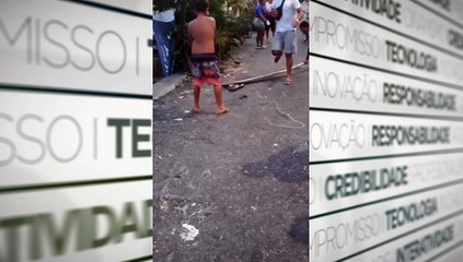 b'Moradores retiram cobra de dentro de canal em Bela9m'