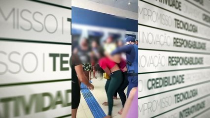 b'mulher fura fila e causa briga generalizada'