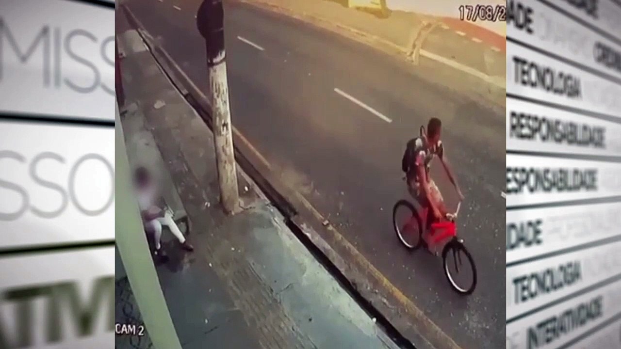 b'Tarado ata mulher em parada de b4nibus'