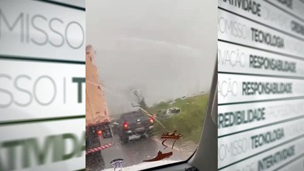 b'"Acidente envolve carretas no Para1"'