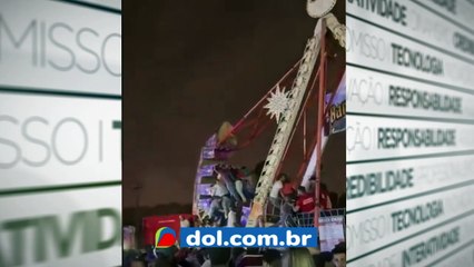 b'Brinquedo de diversb5es trava e deixa feridos em Monte Carmelo'