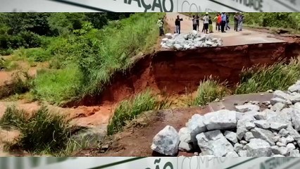 b"Trecho da rodovia BR-158 a9 'engolido' pela fora7a da a1gua no sul do Para1"