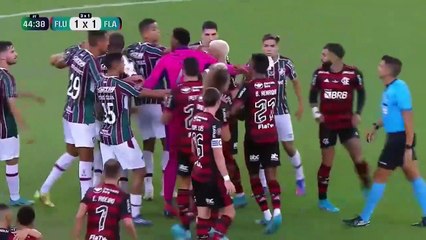 b'OLHA a TRETA entre Fred e Bruno Henrique em Fluminense x Flamengo!'