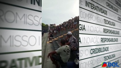 b'Protesto torcida remo'