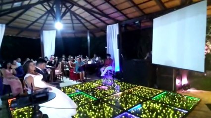 b'Vocalista do Calcinha Preta manda mensagem em casamento'