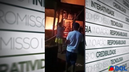 b'Incaandio destrb3i das residaancias no garimpo Jardim do Ouro em Itaituba'