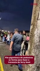 Temporal causa filas no embarque do ferry-boat