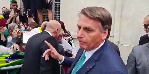 b'Bolsonaro chama Barroso de "filho da p..."'