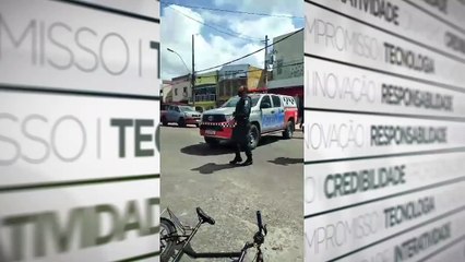 b'Assalto com refa9ns na Josa9 Bonifa1cio'