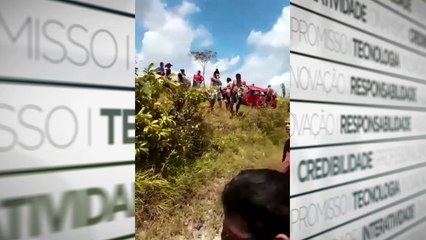 b'Carro fica destruaddo apb3s acidente em rodovia paraense'