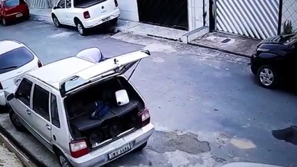 b'Assalto em troca de pneu'