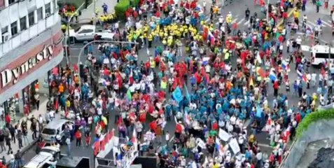 Gremios de educadores y trabajadores marcharon hasta la Asamblea