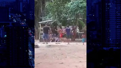 b'Mulher a9 agredida por causa de cerca'