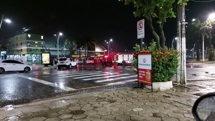 b'Carros caem no canal da Doca apb3s acidente'