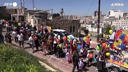 Cisgiordania occupata, i coloni israeliani celebrano il Purim a Hebron