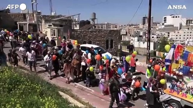 Cisgiordania occupata, i coloni israeliani celebrano il Purim a Hebron