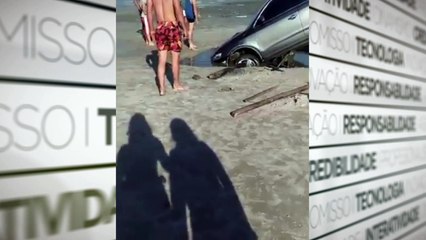 b'Carros levados pelo mar so resgatados em Salinas'