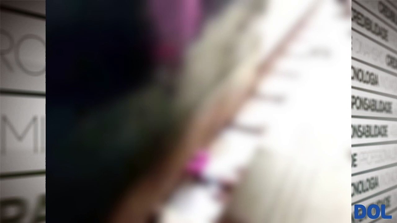 b'Bebaa sobrevive ao cair nos trilhos de um trem'