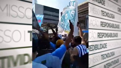 b'Fiel Bicolor da1 baltimo apoio a jogadores na saadda da concentraa7o'