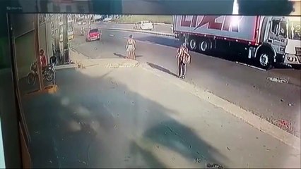 b'Carro desgovernado atinge mulher em Bela9m'