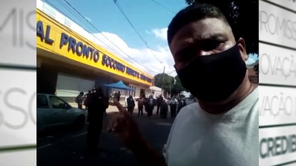 b'Servidores do PSM da 14 fecham rua em homenagem a servidores da sabade vadtimas da covid-19'