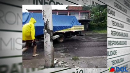 b'Moradores denunciam que poste estava ha1 dias com problemas na estrutura'