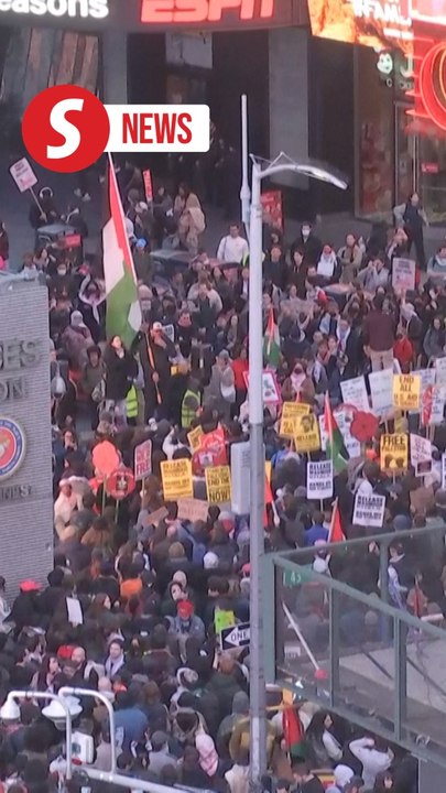 Protests in New York City label Israeli airstrike that killed 400 'absolutely unacceptable'