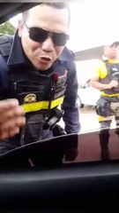 b'Condutor filma e reclama da truculaancia de guarda durante blitz em Bela9m '