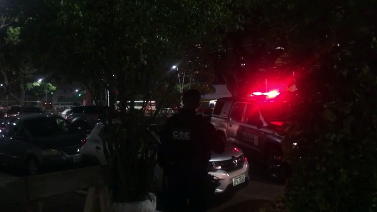 b'Possadvel carro-bomba na Doca'