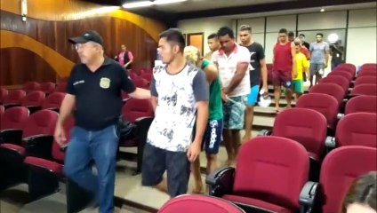 b'Presos por abuso sexual de criana7as e adolescentes so apresentados pela poladcia'