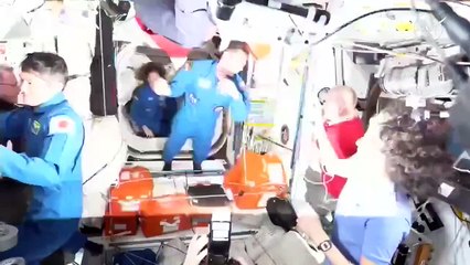 Expression of astronauts to return to Earth