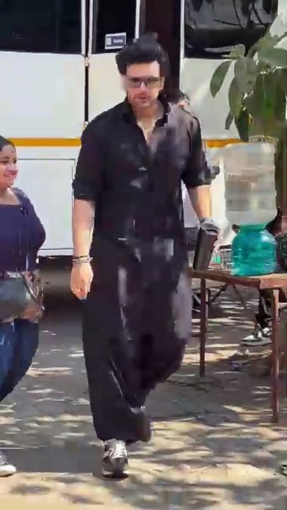 Karan Kundra's Style is Giving Punjabi Vibes At Laughter Chef S 2 Set