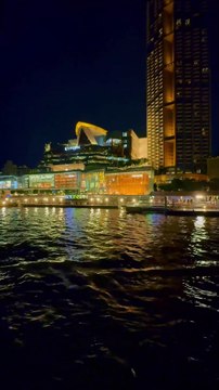 🌊✨ Glide through the heart of Bangkok on a stunning cruise ride! Marvel at the city's glittering skyline, iconic temples, and vibrant riverside life as you sail along the Chao Phraya River. A magical experience you won't forget! 🌃🚢